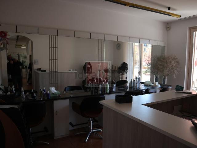 Locale Commerciale in affitto a Comunità Montana Valli del Verbano, Laveno Mombello