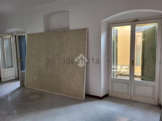 Locale Commerciale in affitto a Calepio, Castelli Calepio