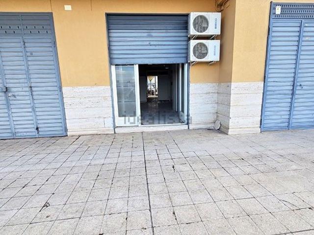 Locale Commerciale in affitto a Puglia, Bari