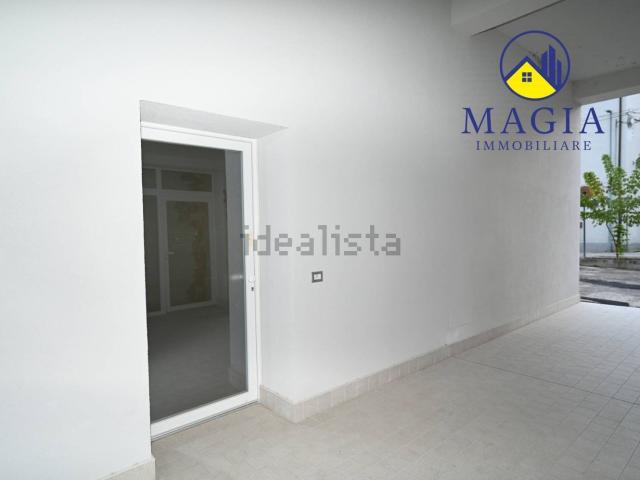Locale Commerciale in affitto a Cerreto, Marche