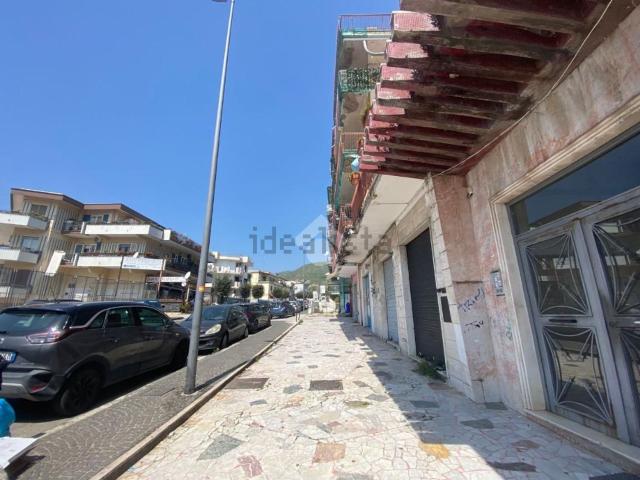 Locale Commerciale in affitto a Cigliano, Pozzuoli