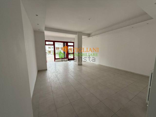 Locale Commerciale in affitto a Campobasso, Molise