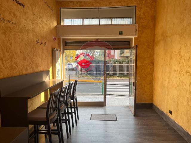 Locale Commerciale in affitto a Molino Ortolina, Pioltello