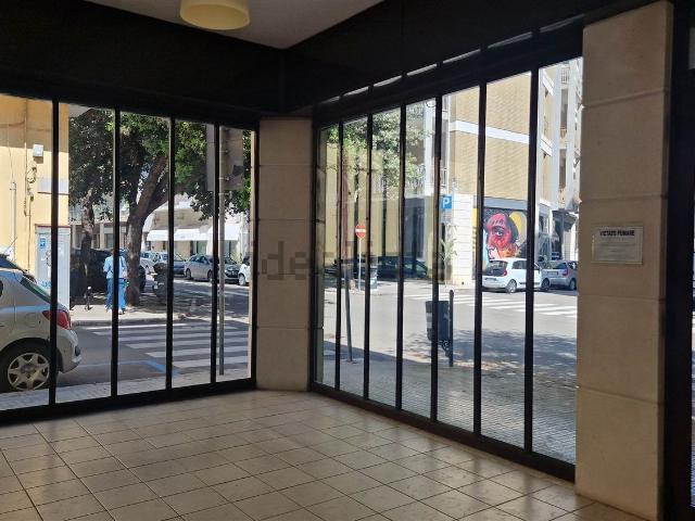 Locale Commerciale in affitto a Puglia, Lecce