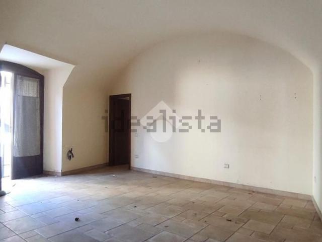 Locale Commerciale in affitto a Santa Maria A Vico, Campania