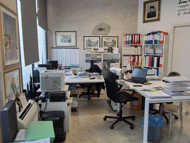 Locale Commerciale in affitto a Est, Brenzone