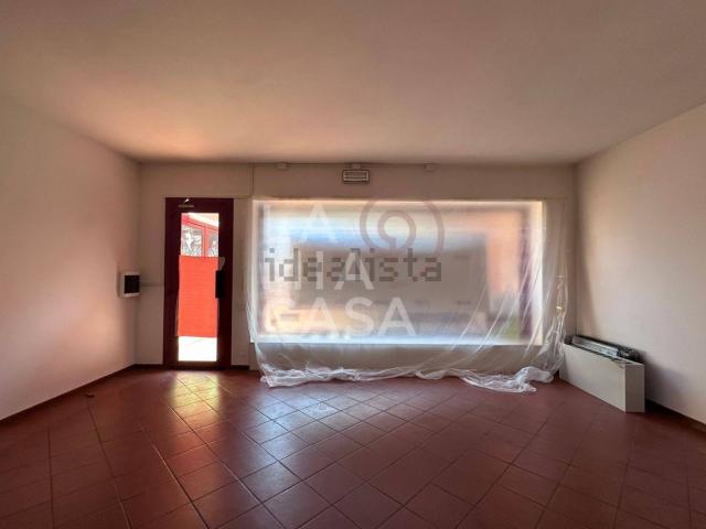 Locale Commerciale in affitto a Pieve Di Soligo, Veneto