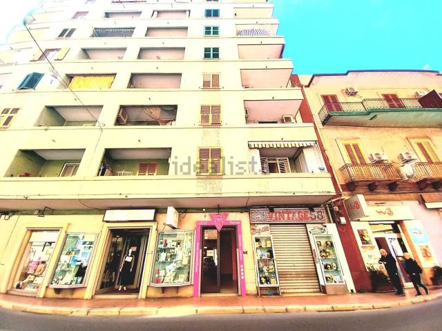 Locale Commerciale in affitto a Puglia, Taranto