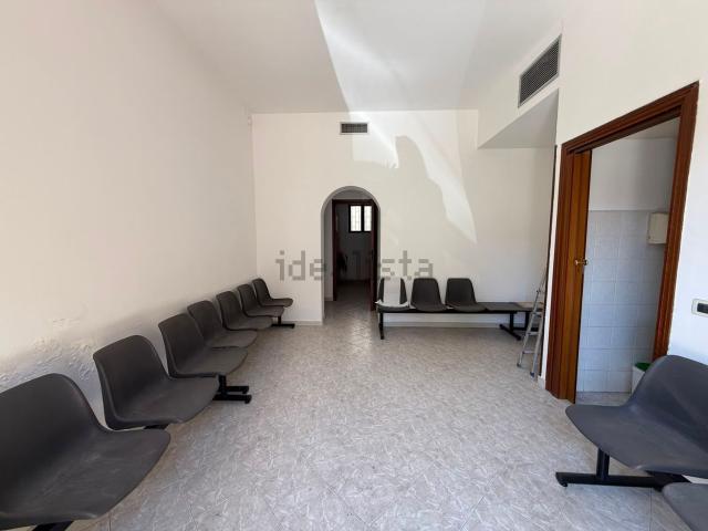 Locale Commerciale in affitto a II Circoscrizione, Palermo