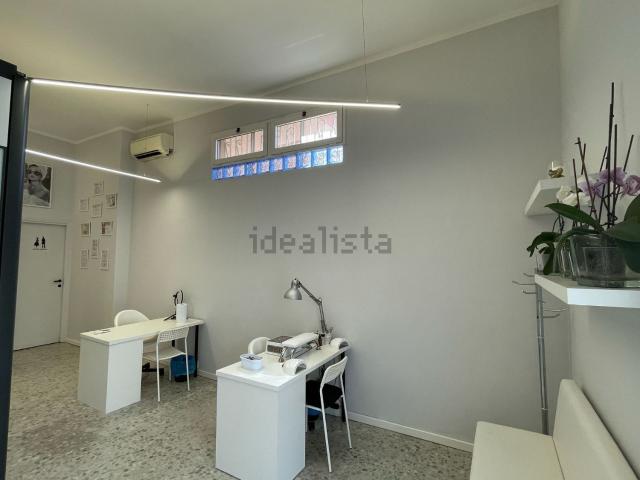Locale Commerciale in affitto a Giardini Tor di Mezzavia, Roma Capitale