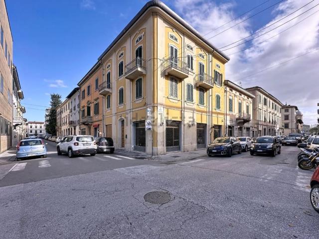 Locale Commerciale in affitto a Bellaria, Pontedera