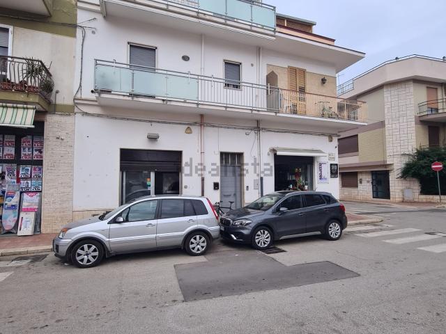 Locale Commerciale in affitto a Puglia, Bari