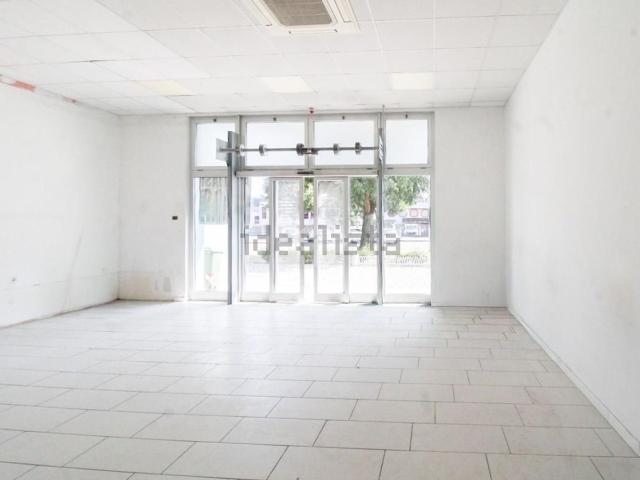 Locale Commerciale in affitto a Rudiano, Lombardia