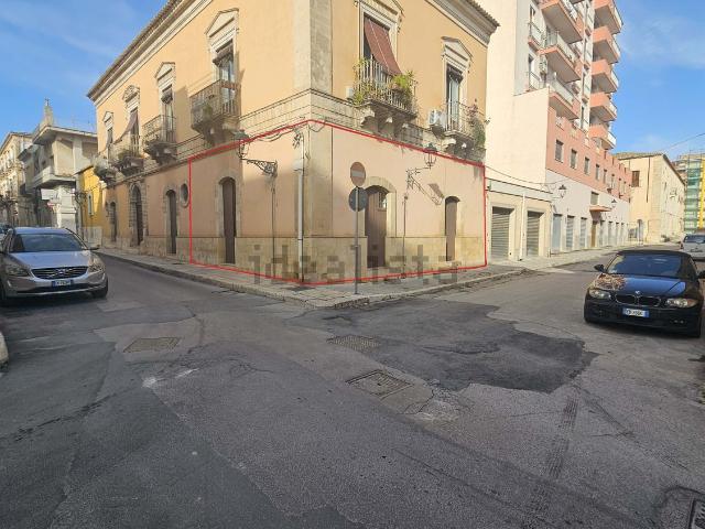 Locale Commerciale in affitto a Vittoria, Sicilia