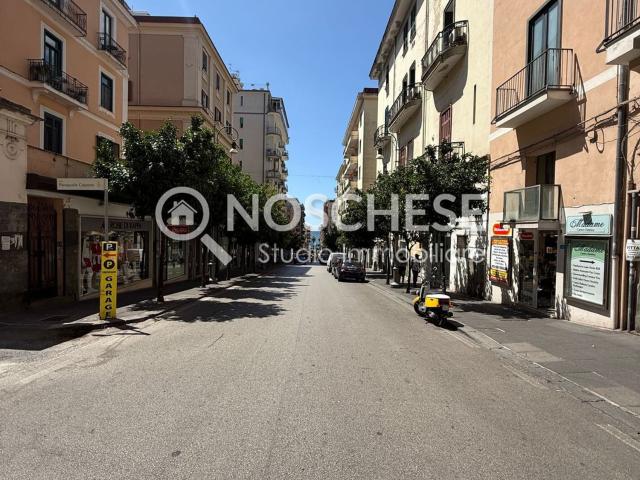 Locale Commerciale in affitto a Salerno, Campania
