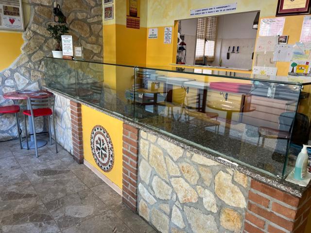 Locale Commerciale in affitto a Verona, Borgo Trento