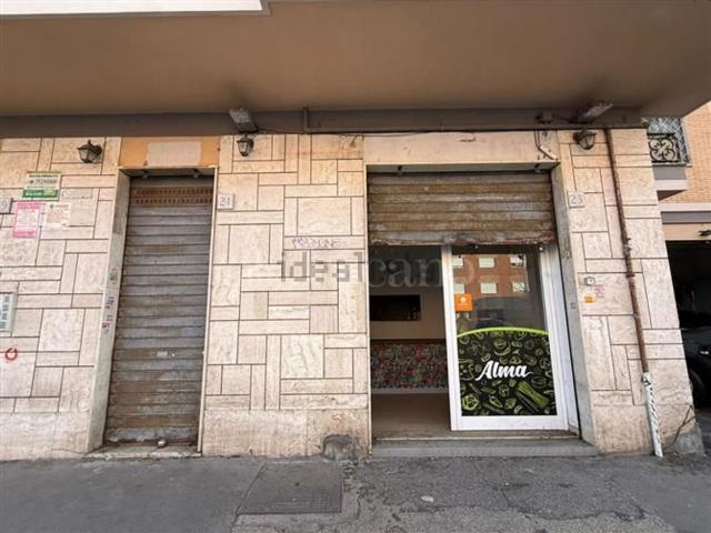 Locale Commerciale in affitto a Lido di Ostia, Roma Capitale