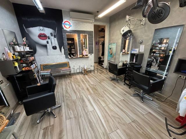 Locale Commerciale in affitto a Quartiere 4, Firenze