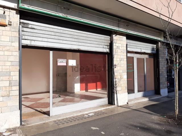 Locale Commerciale in affitto a Municipio Roma XIII, Roma Capitale