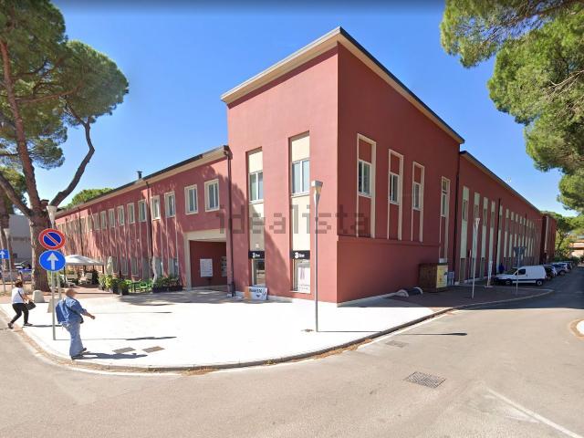 Locale Commerciale in affitto a Santa Lucia, Bastia Umbra