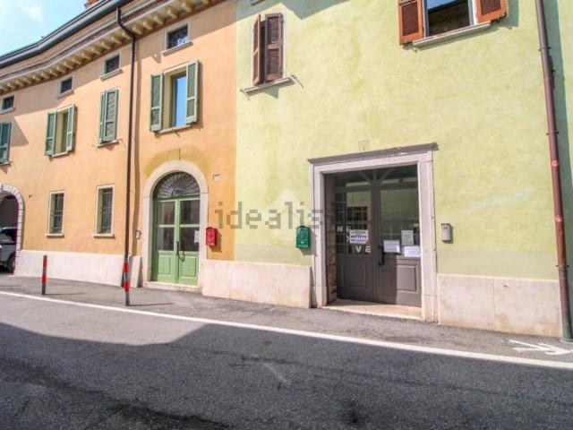 Locale Commerciale in affitto a Lonato, Lombardia