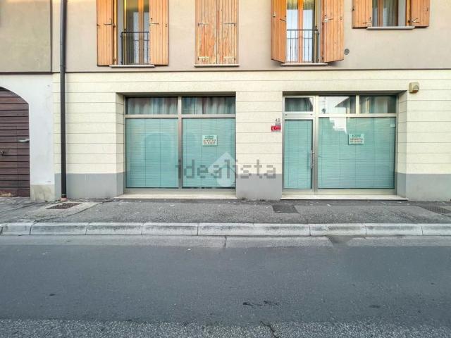 Locale Commerciale in affitto a Ghedi, Lombardia