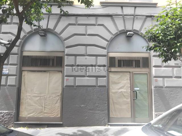Locale Commerciale in affitto a Municipalità 2, Campania
