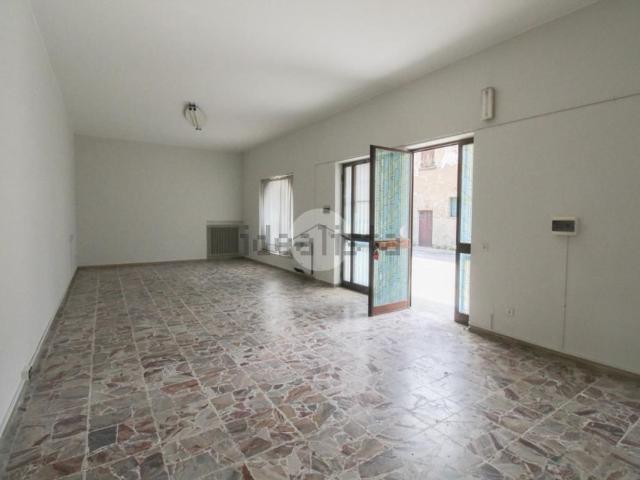 Locale Commerciale in affitto a Antegnate, Lombardia