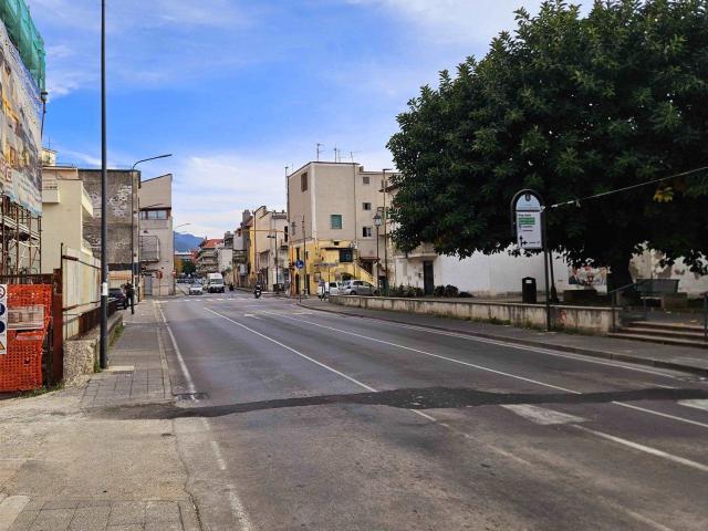 Locale Commerciale in affitto a Cicalesi, Nocera Inferiore