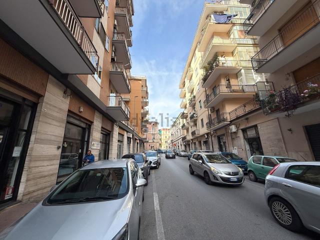 Locale Commerciale in affitto a Salerno, Campania