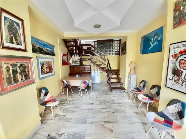 Locale Commerciale in affitto a Calabria, Catanzaro