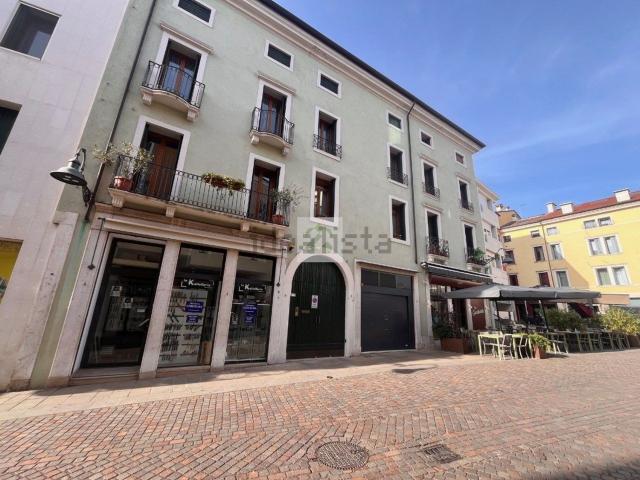 Locale Commerciale in affitto a Schio, Veneto