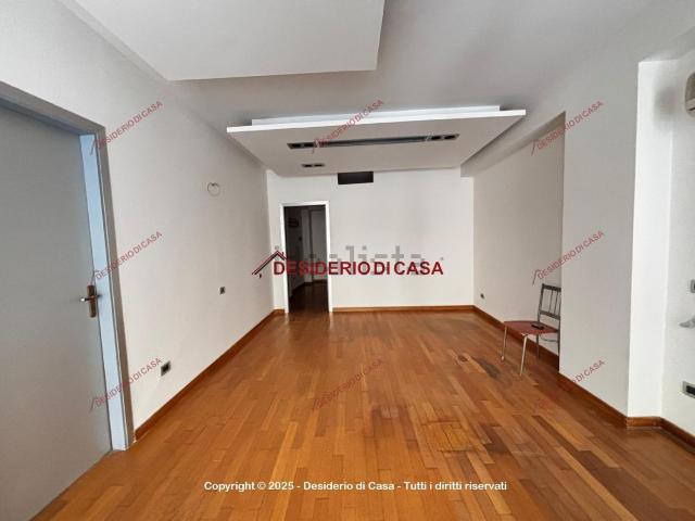 Locale Commerciale in affitto a Terrasini, Sicilia