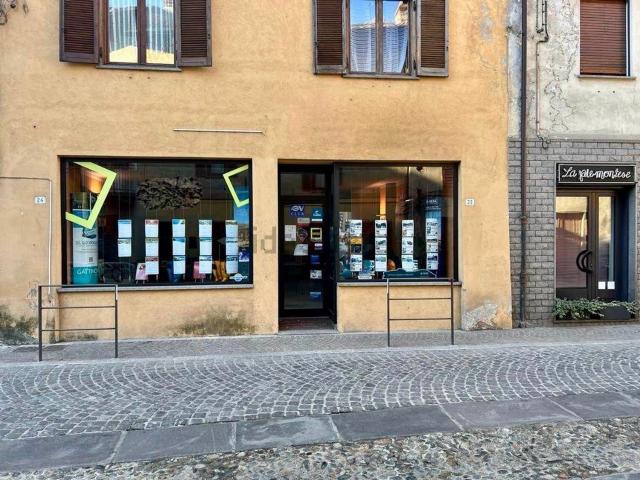 Locale Commerciale in affitto a Piemonte, Biella