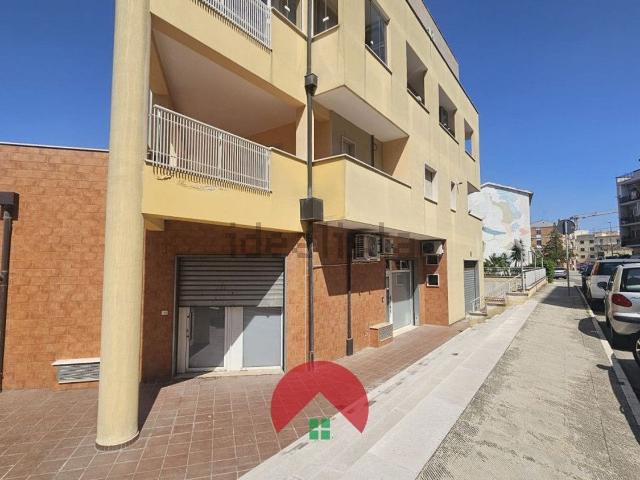 Locale Commerciale in affitto a Rione Spine Bianche, Matera