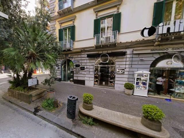 Locale Commerciale in affitto a Municipalità 5, Campania