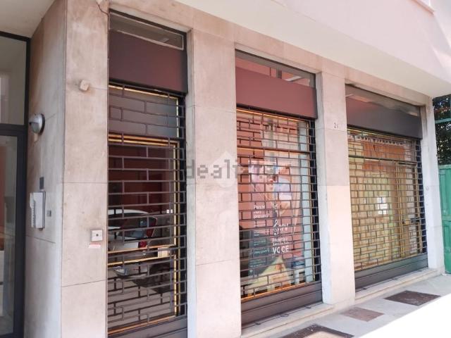 Locale Commerciale in affitto a Zona Ovest, Brescia