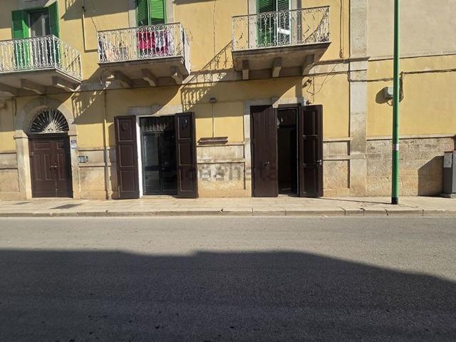 Locale Commerciale in affitto a Puglia, Bari