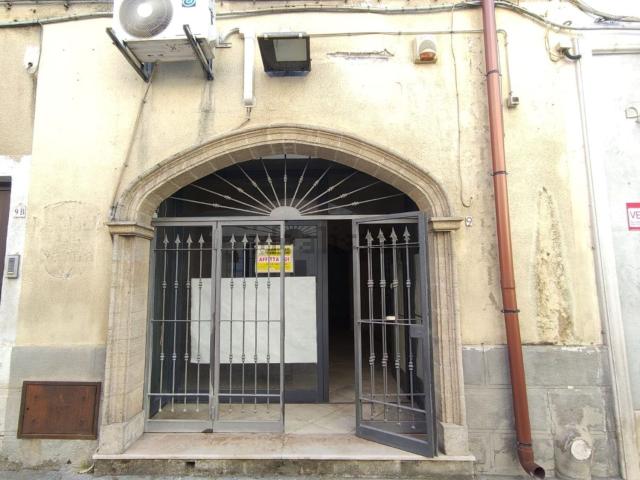 Locale Commerciale in affitto a Puglia, Taranto