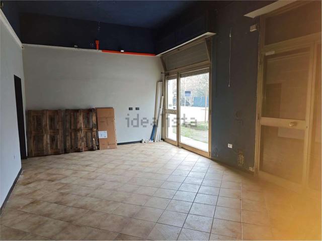 Locale Commerciale in affitto a San Faustino-Madonnina-Quattroville, Modena