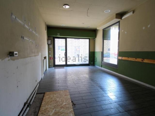 Locale Commerciale in affitto a Olginate, Lombardia