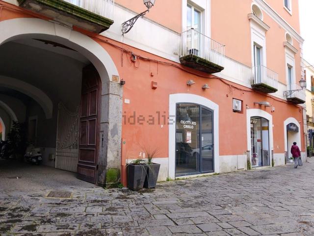 Locale Commerciale in affitto a Borgo San Lorenzo, Aversa