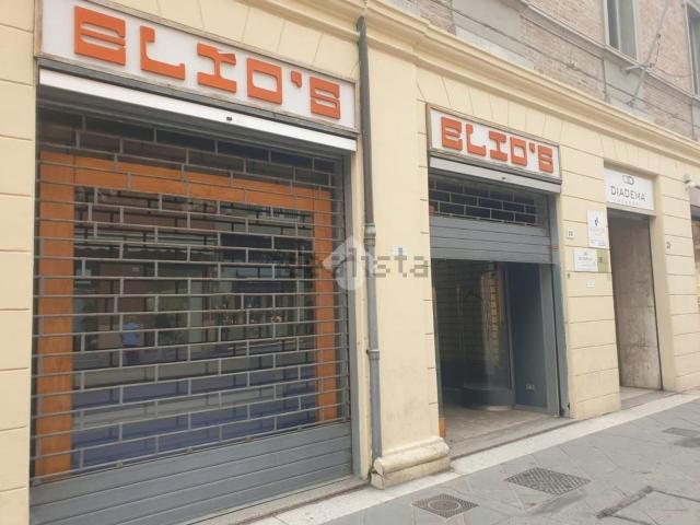 Locale Commerciale in affitto a Rimini, Reggio Emilia