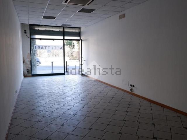 Locale Commerciale in affitto a Pirlotti, Capriolo