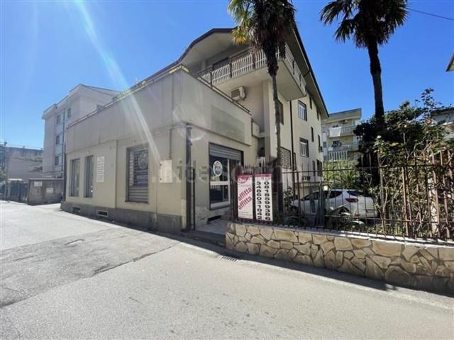 Locale Commerciale in affitto a Scafati, Campania
