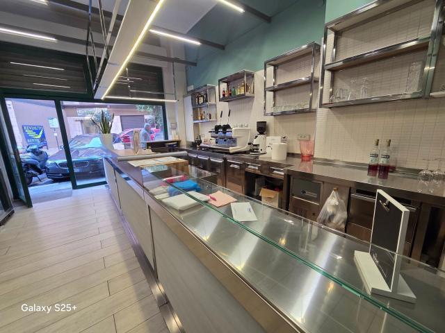 Locale Commerciale in affitto a Puglia, Taranto