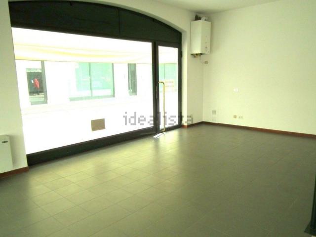 Locale Commerciale in affitto a Centro, Montebelluna