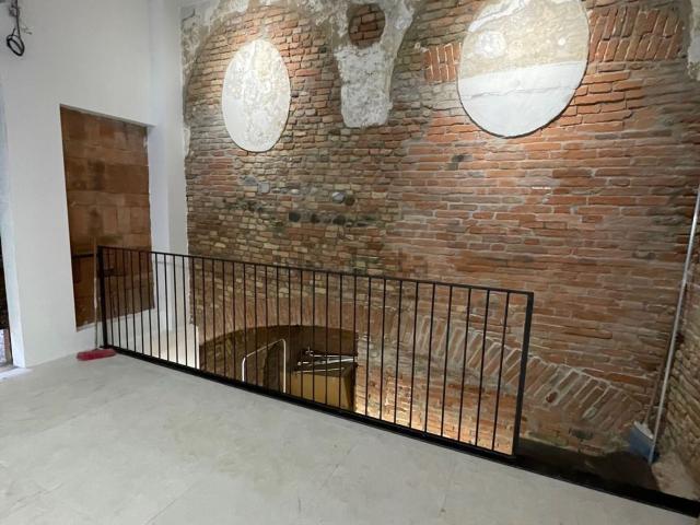 Locale Commerciale in affitto a Santo Stefano, Bologna