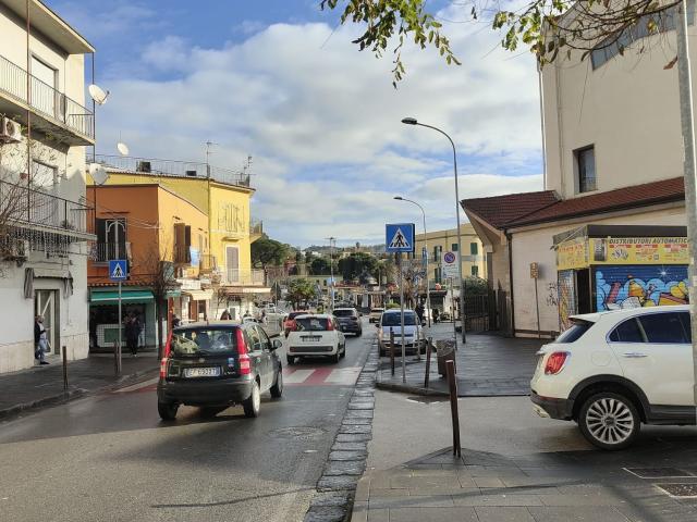 Locale Commerciale in affitto a Arco Felice, Pozzuoli