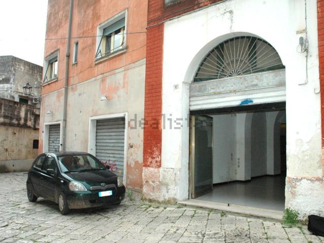 Locale Commerciale in affitto a Puglia, Taranto